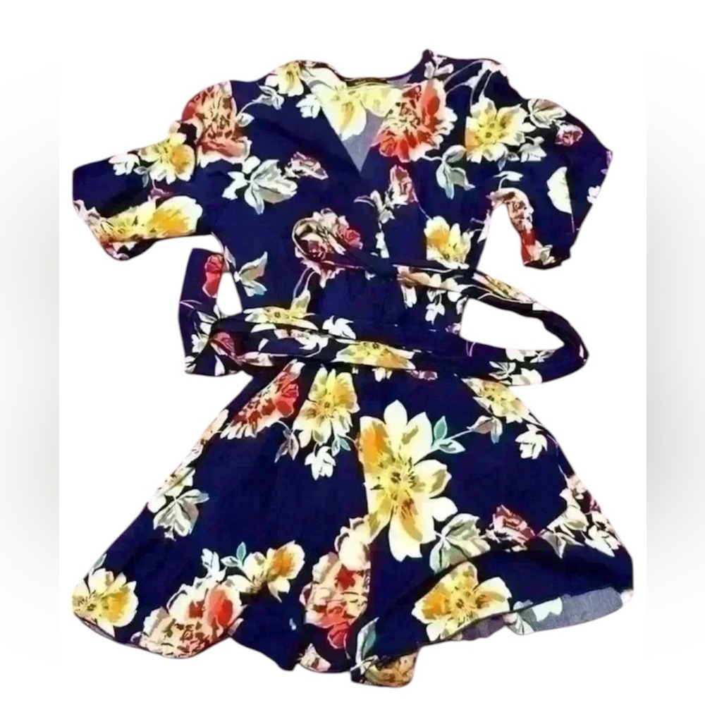 Blue Blush floral romper with belt size  small like new